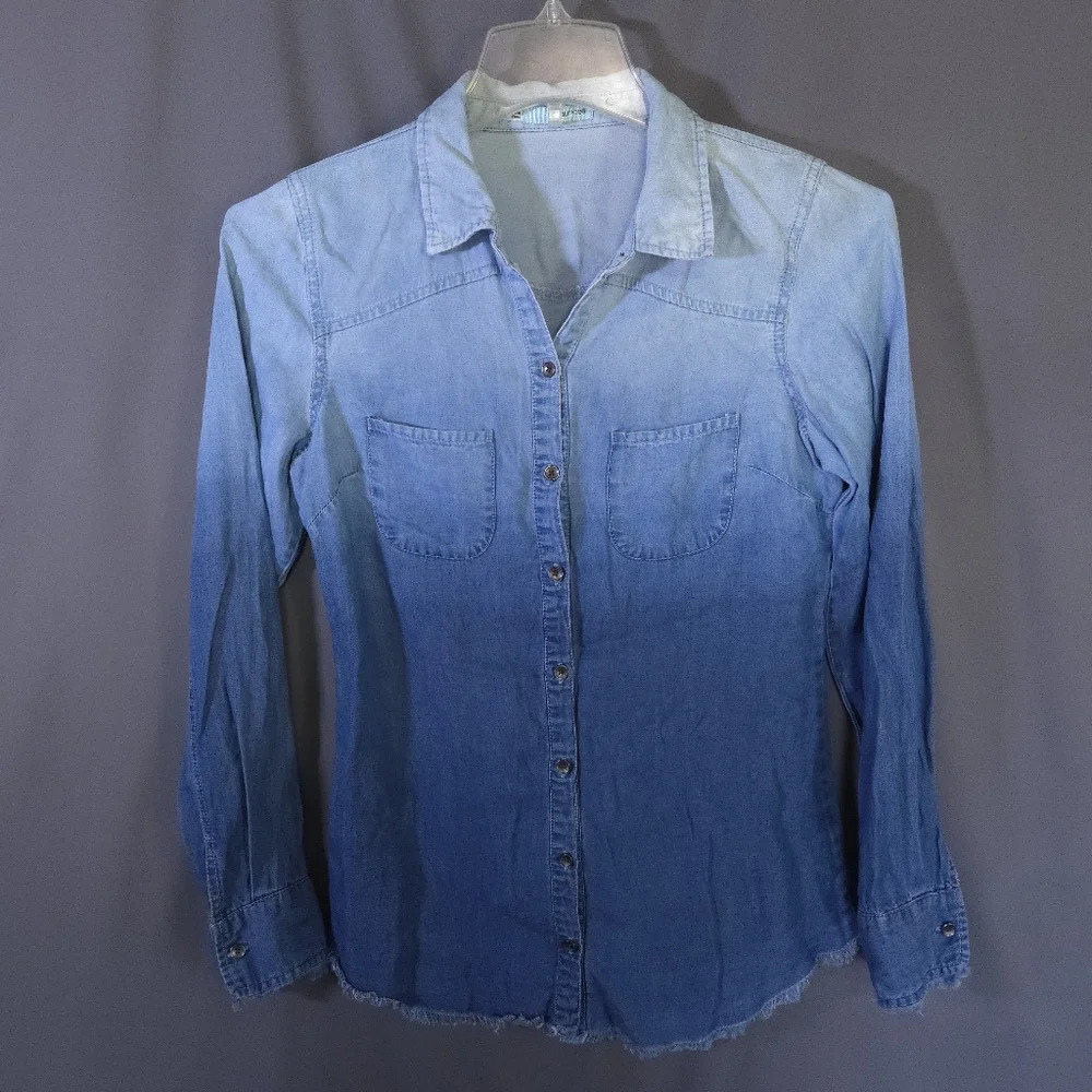 Maurice's Button Down Chambray Ombre Blouse Long Sleeve Lightweight‎ Size Small